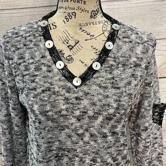 Sportsworks Studio Sweater V-neck Button Details Size Small - Picture 2 of 8